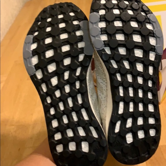 Adidas Women’s Boost - Picture 9 of 9